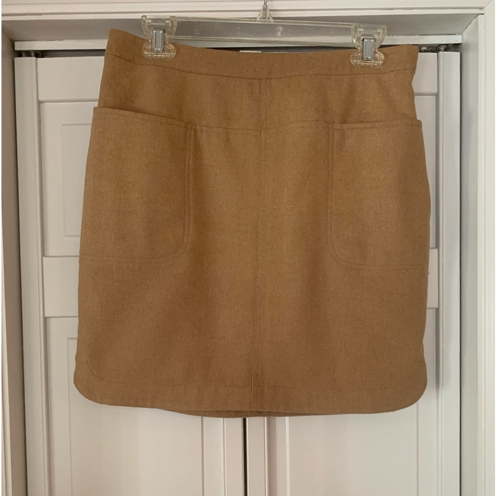 Vineyard Vines camel skirt - Size 4. EUC